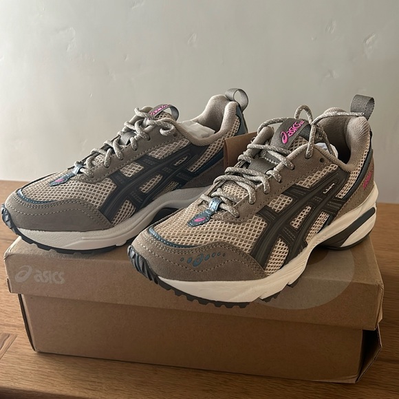 Women’s US 5 ASICS GEL-1090v2 in simply taupe/dark taupe - Picture 1 of 5